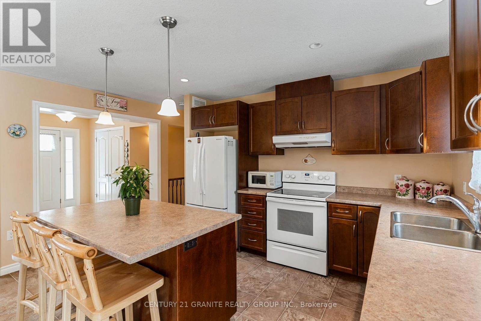 818 Williams Lake Road, Hastings Highlands (Mcclure Ward), Ontario  K0L 1C0 - Photo 11 - X12986806