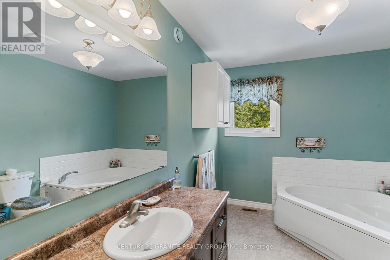 818 Williams Lake Road, Hastings Highlands (Mcclure Ward), Ontario  K0L 1C0 - Photo 16 - X12986806