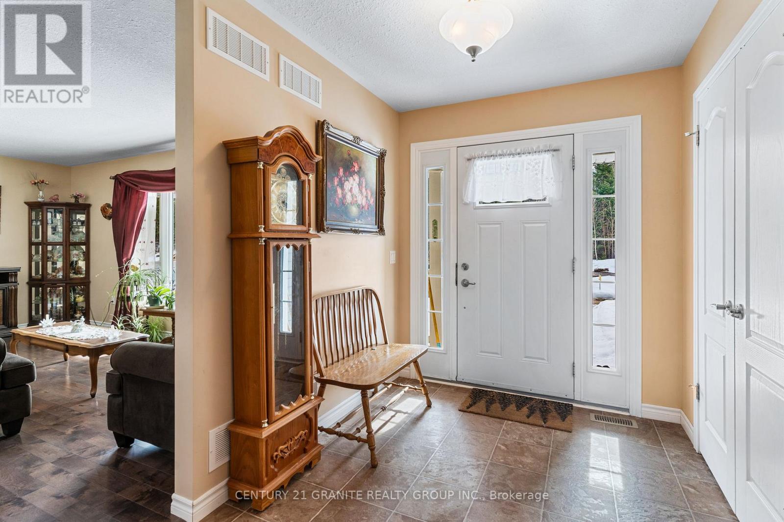 818 Williams Lake Road, Hastings Highlands (Mcclure Ward), Ontario  K0L 1C0 - Photo 4 - X12986806