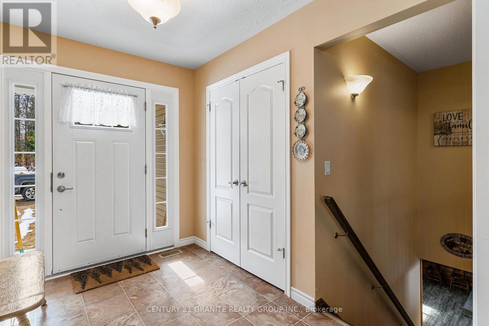 818 Williams Lake Road, Hastings Highlands (Mcclure Ward), Ontario  K0L 1C0 - Photo 5 - X12986806