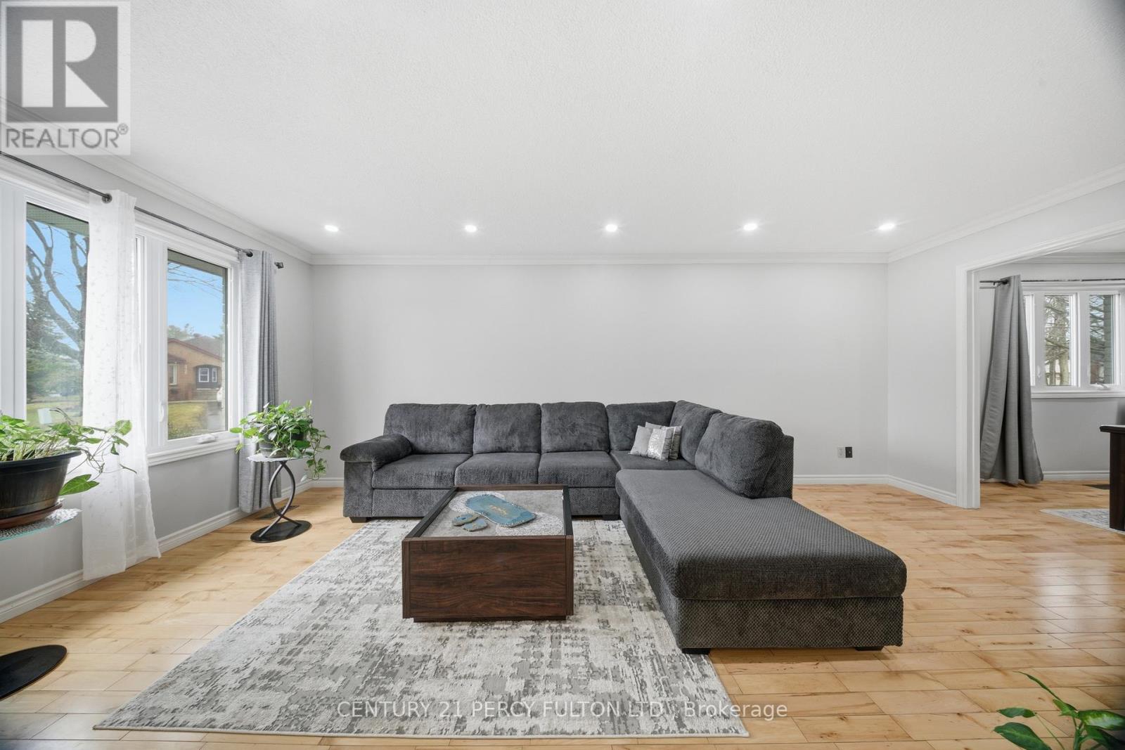 1853 Mapleridge Drive, Peterborough (Monaghan Ward 2), Ontario  K9K 1R1 - Photo 8 - X12988072