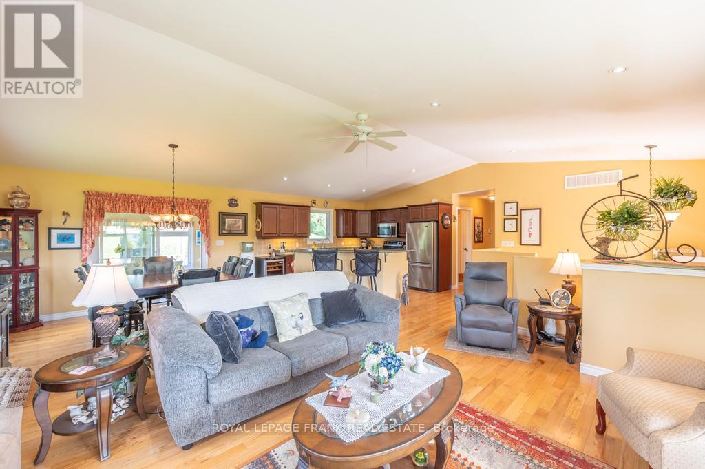 406 Lakehurst Circle Road, Trent Lakes, Ontario  K0L 1J0 - Photo 18 - X12989344