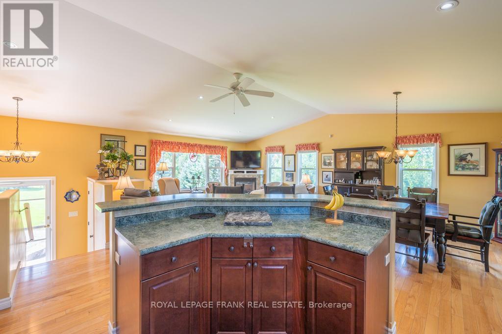 406 Lakehurst Circle Road, Trent Lakes, Ontario  K0L 1J0 - Photo 21 - X12989344