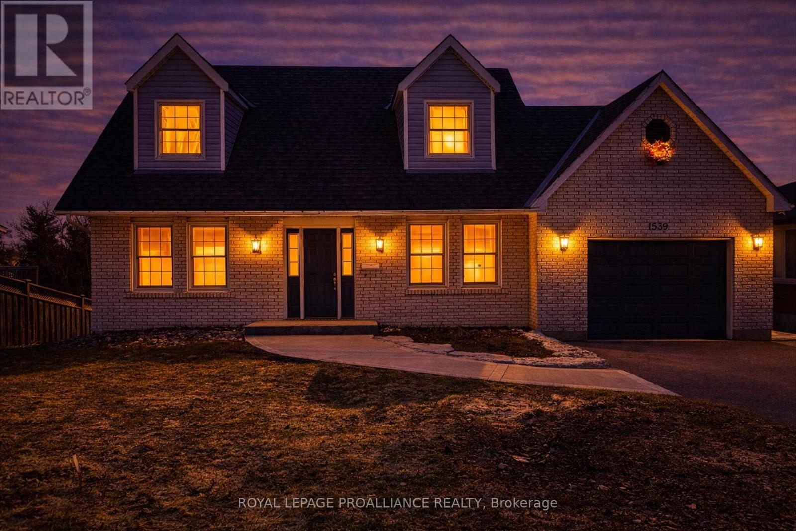 1539 Cherryhill Road, Peterborough (Monaghan Ward 2), Ontario  K9K 1A7 - Photo 2 - X12989544