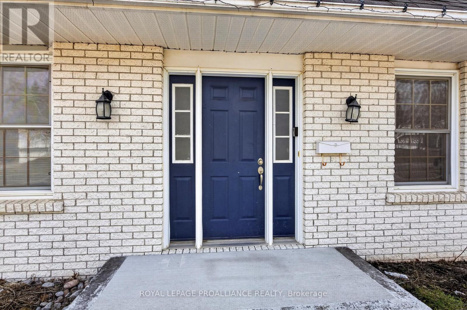 1539 Cherryhill Road, Peterborough (Monaghan Ward 2), Ontario  K9K 1A7 - Photo 3 - X12989544