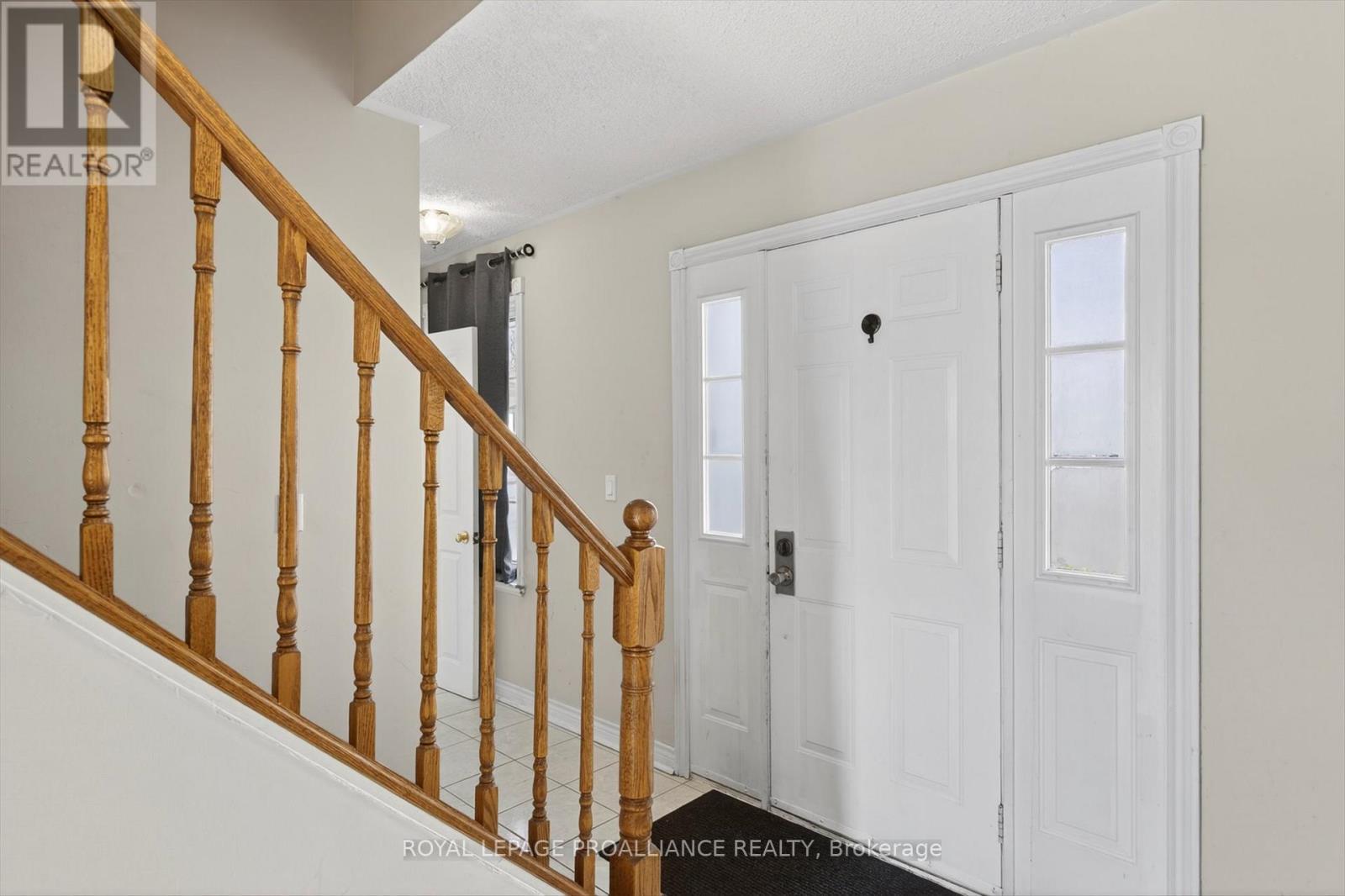 1539 Cherryhill Road, Peterborough (Monaghan Ward 2), Ontario  K9K 1A7 - Photo 4 - X12989544