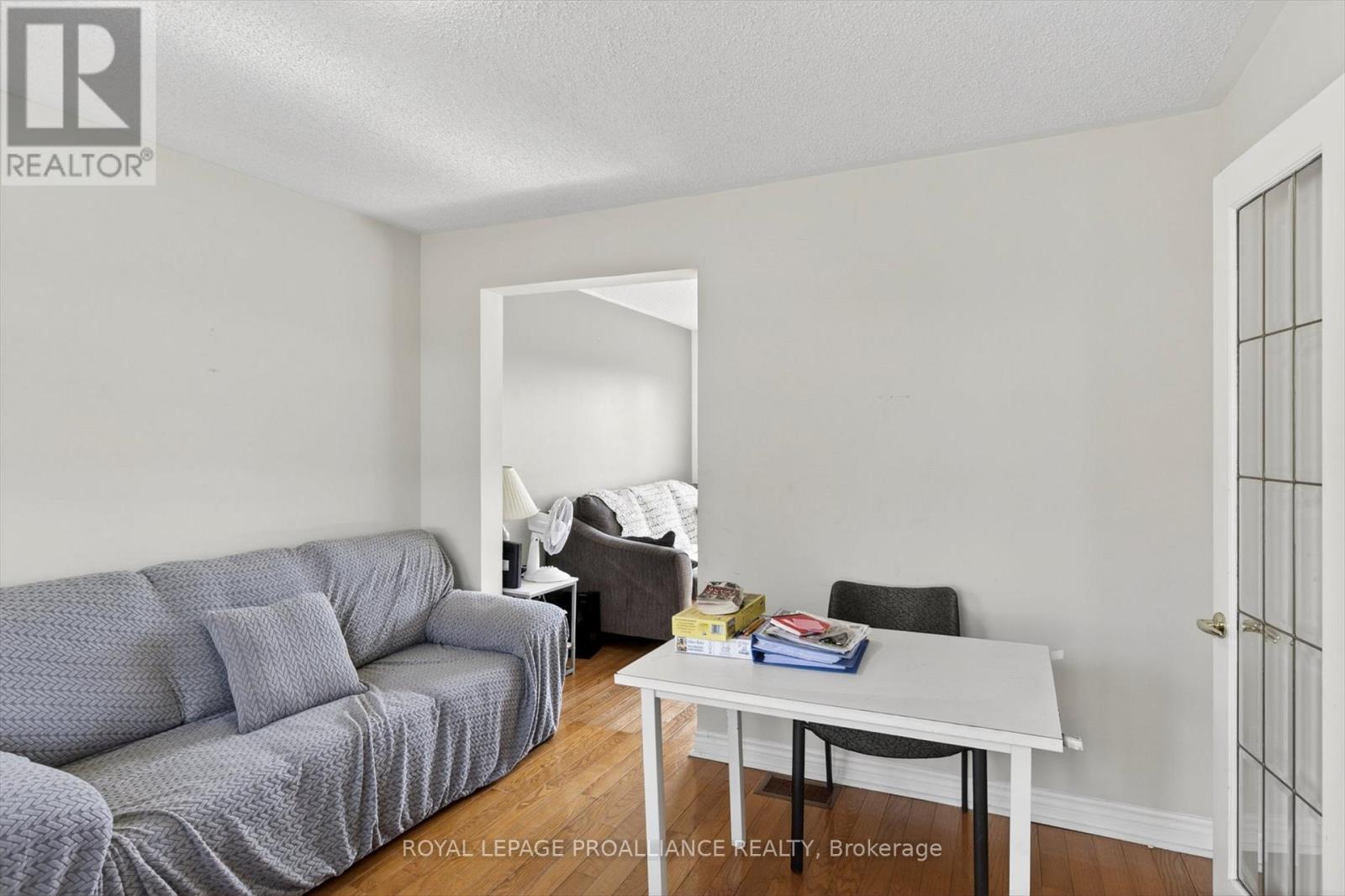 1539 Cherryhill Road, Peterborough (Monaghan Ward 2), Ontario  K9K 1A7 - Photo 7 - X12989544