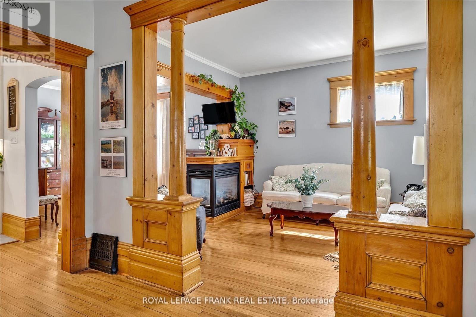 46 Sophia Street, Peterborough (Ashburnham Ward 4), Ontario  K9H 1E1 - Photo 6 - X12989548