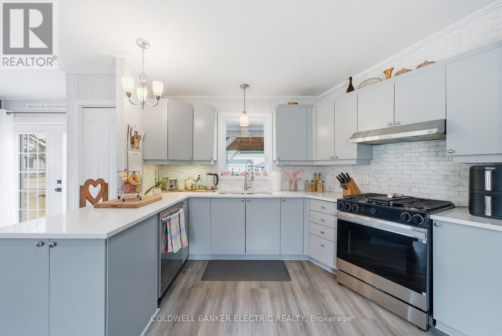 7 Homewood Avenue, Kawartha Lakes (Fenelon), Ontario  K9V 0H5 - Photo 6 - X12989826