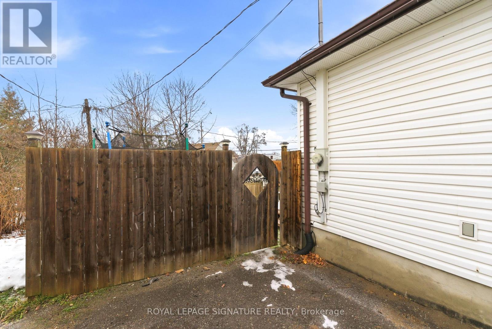 805 Morphet Avenue, Peterborough (Otonabee Ward 1), Ontario  K9J 2X7 - Photo 40 - X12989532
