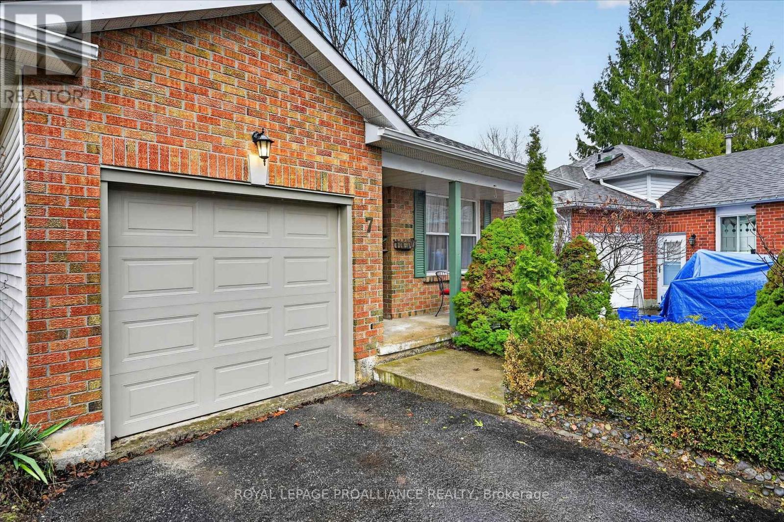7 Daleview Court, Peterborough (Monaghan Ward 2), Ontario  K9J 8E6 - Photo 3 - X12990822