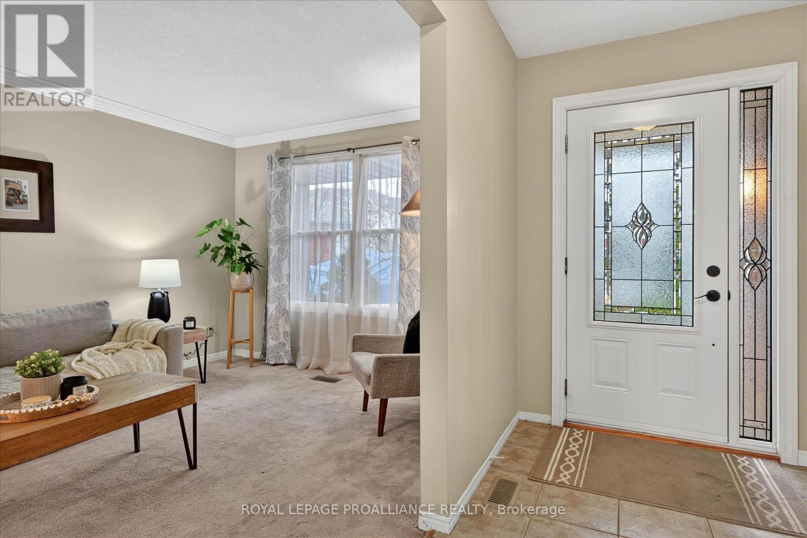 7 Daleview Court, Peterborough (Monaghan Ward 2), Ontario  K9J 8E6 - Photo 5 - X12990822