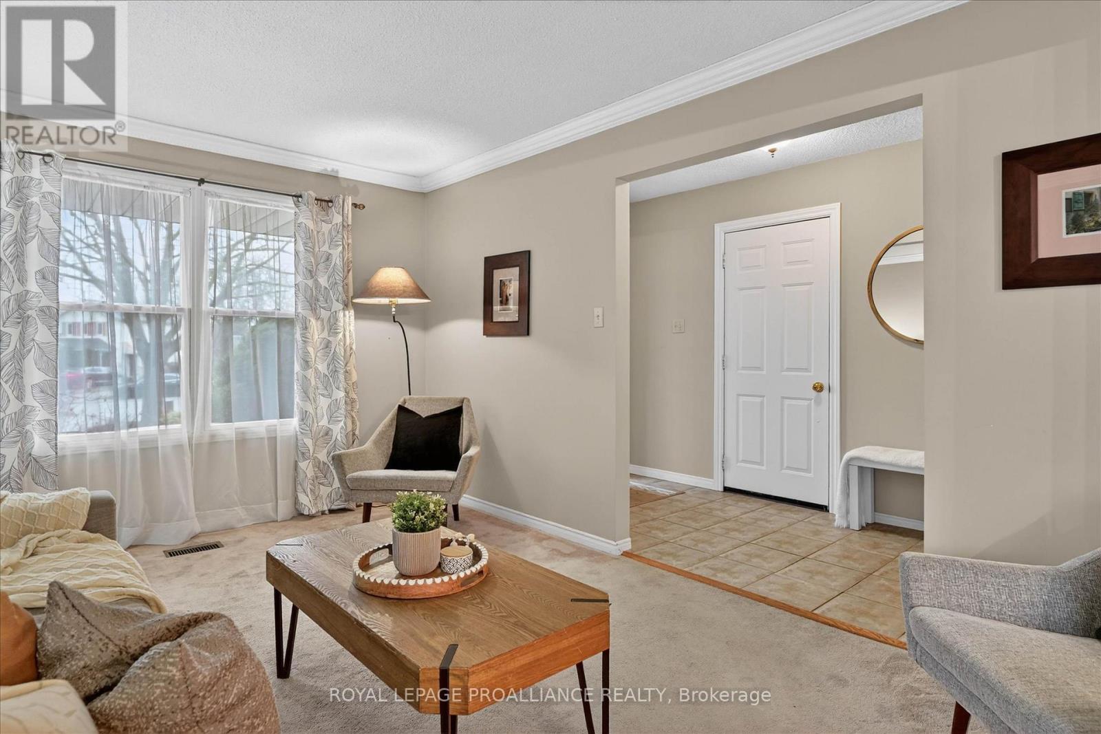 7 Daleview Court, Peterborough (Monaghan Ward 2), Ontario  K9J 8E6 - Photo 7 - X12990822