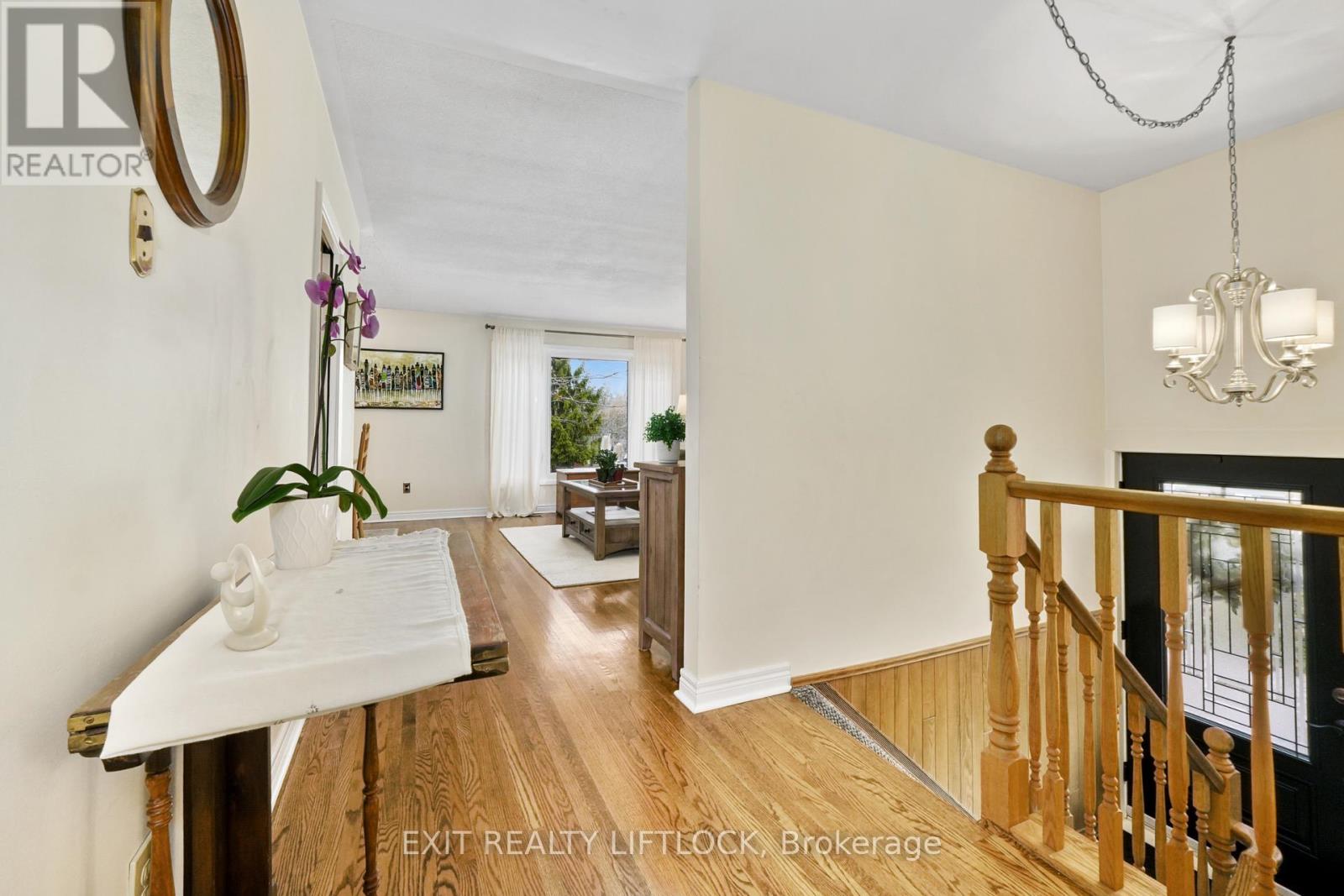 273 Maxwell Avenue, Peterborough (Ashburnham Ward 4), Ontario  K9J 1B4 - Photo 3 - X12991020