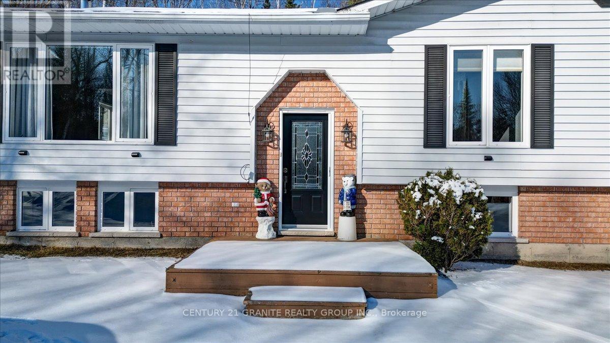 237 Clark Lake Road, Bancroft (Dungannon Ward), Ontario  K0L 1C0 - Photo 4 - X12991028