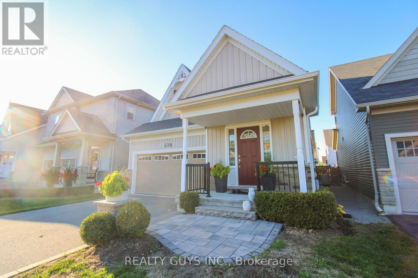 570 Grange Way, Peterborough (Northcrest Ward 5), Ontario  K9H 0G5 - Photo 3 - X12992044