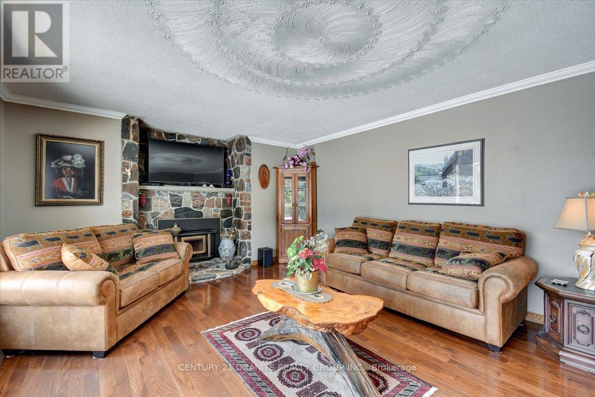 237 Maxwell Settlement Road, Bancroft (Bancroft Ward), Ontario  K0L 1C0 - Photo 10 - X12992120