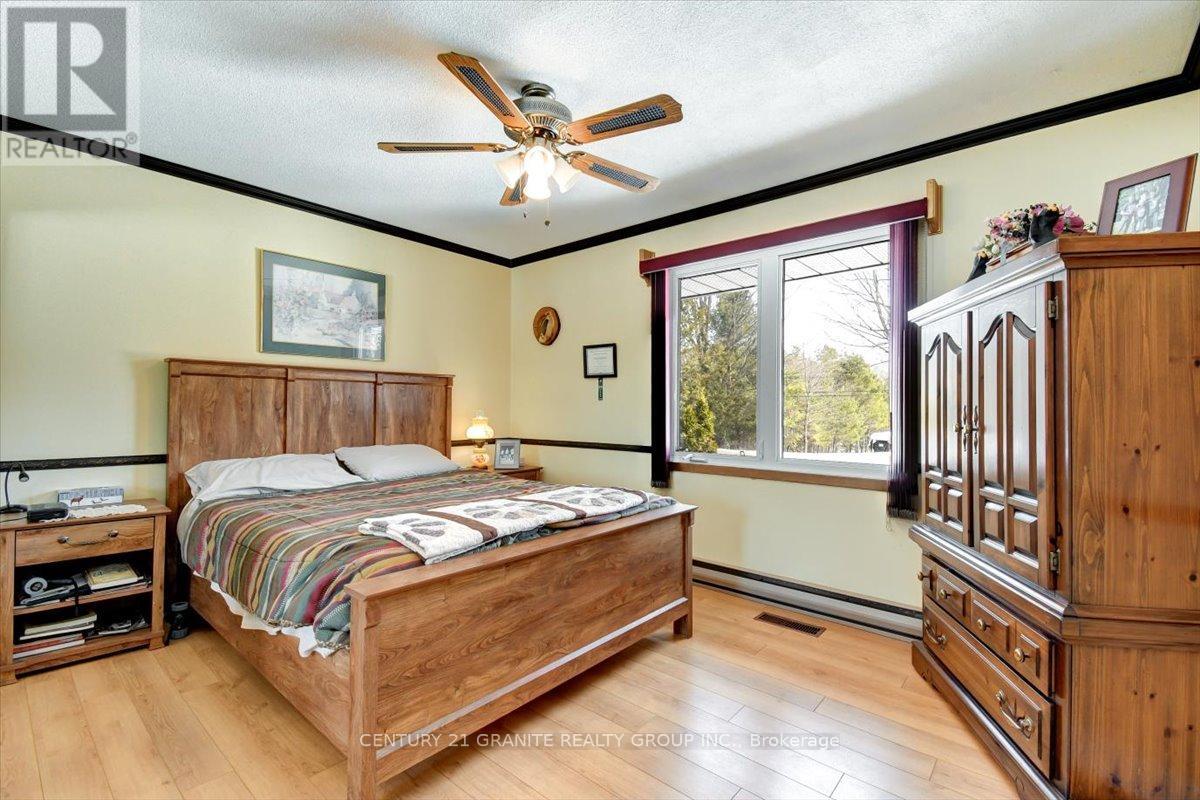 237 Maxwell Settlement Road, Bancroft (Bancroft Ward), Ontario  K0L 1C0 - Photo 15 - X12992120