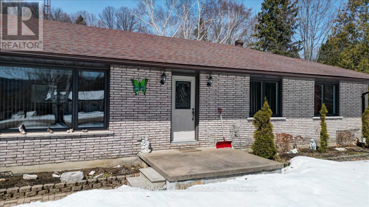 237 Maxwell Settlement Road, Bancroft (Bancroft Ward), Ontario  K0L 1C0 - Photo 2 - X12992120