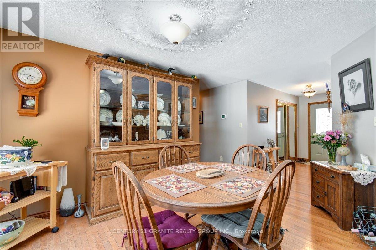 237 Maxwell Settlement Road, Bancroft (Bancroft Ward), Ontario  K0L 1C0 - Photo 5 - X12992120