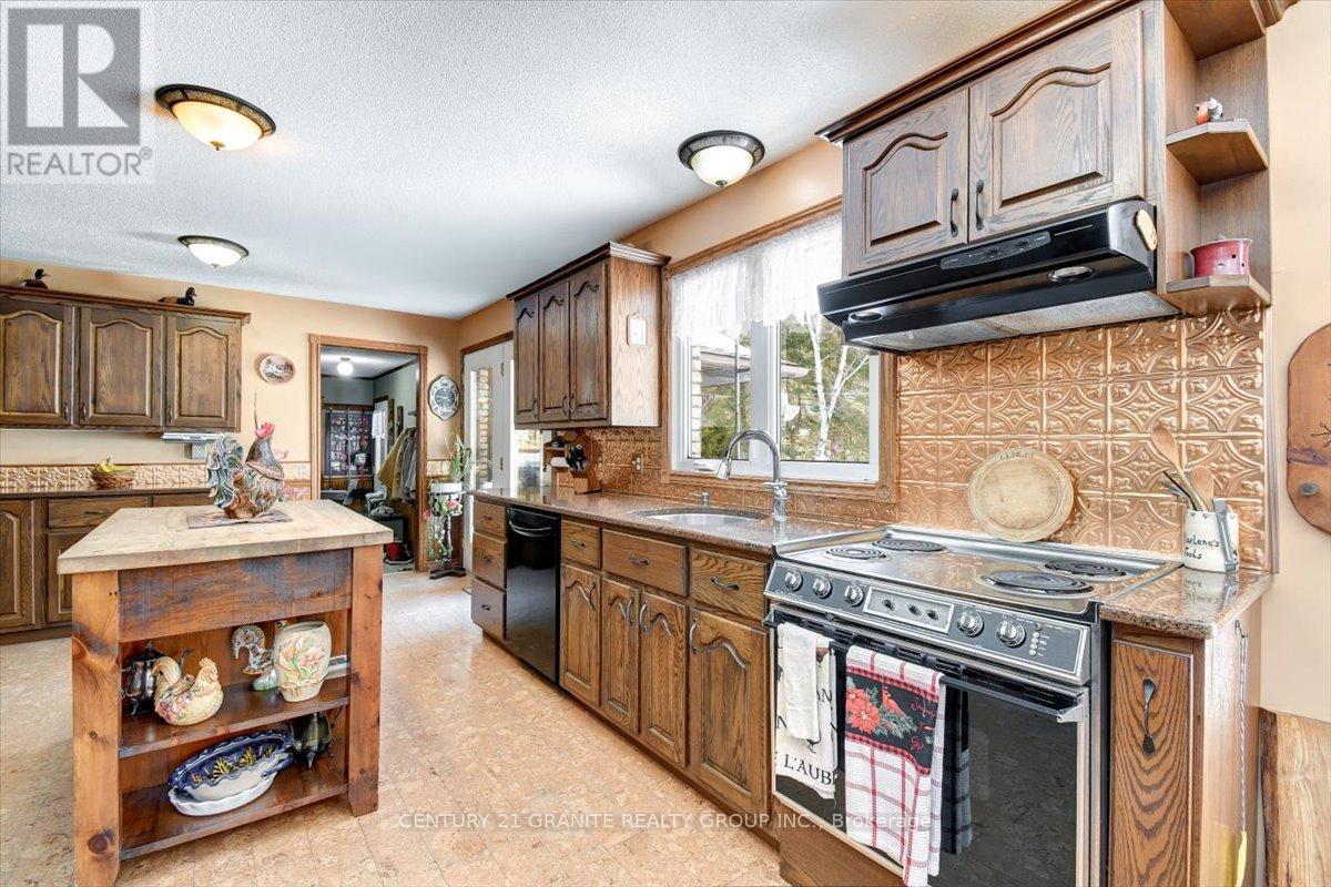 237 Maxwell Settlement Road, Bancroft (Bancroft Ward), Ontario  K0L 1C0 - Photo 7 - X12992120