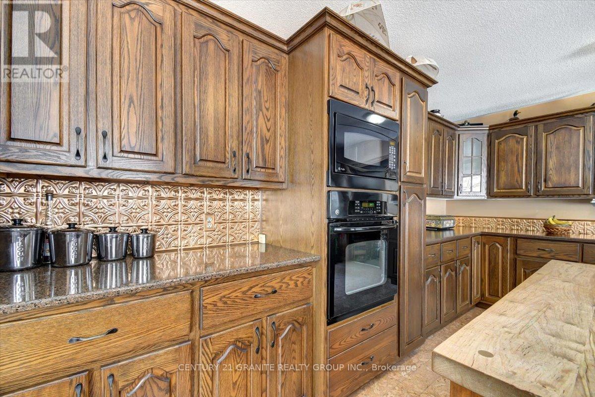 237 Maxwell Settlement Road, Bancroft (Bancroft Ward), Ontario  K0L 1C0 - Photo 8 - X12992120