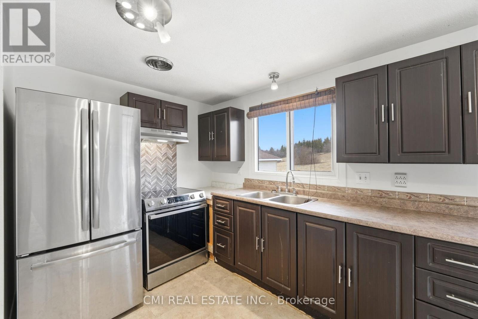 692 Emily Park Road, Kawartha Lakes (Omemee), Ontario  K0L 2W0 - Photo 12 - X12992450