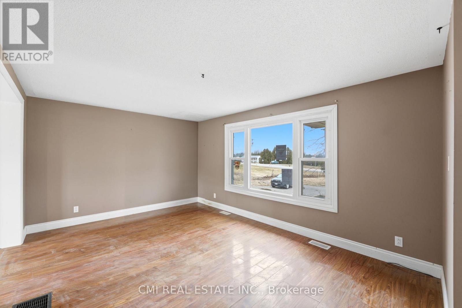 692 Emily Park Road, Kawartha Lakes (Omemee), Ontario  K0L 2W0 - Photo 14 - X12992450