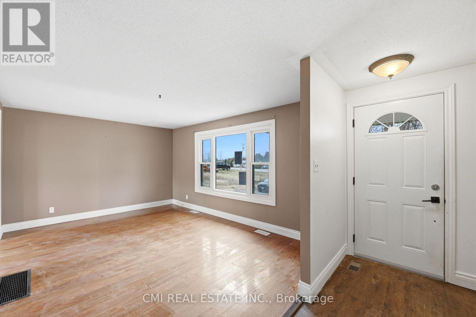 692 Emily Park Road, Kawartha Lakes (Omemee), Ontario  K0L 2W0 - Photo 6 - X12992450