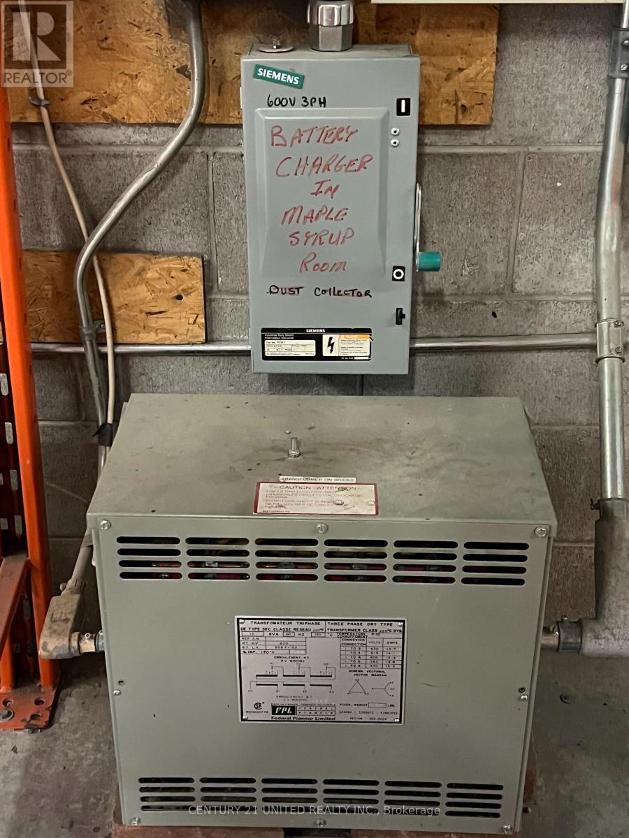 4 - 637 The Queensway, Peterborough (Otonabee Ward 1), Ontario  K9J 7J6 - Photo 6 - X12992540