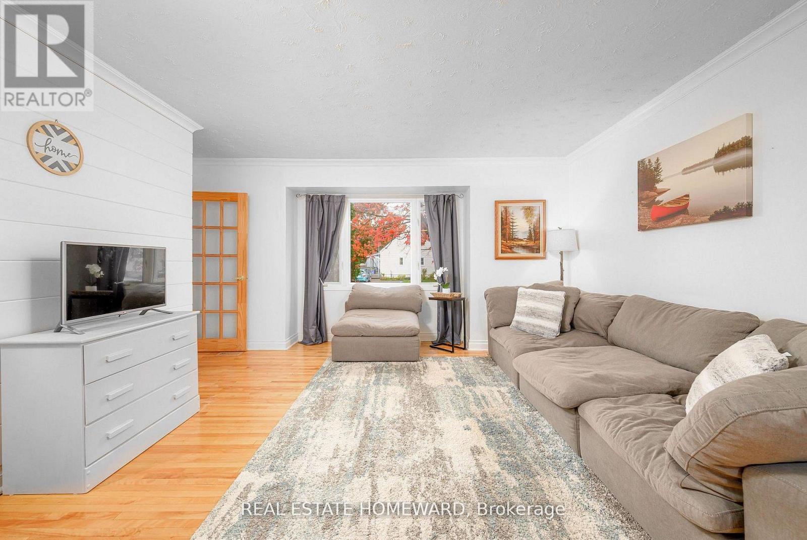 521 O'connell Road, Peterborough (Otonabee Ward 1), Ontario  K9J 4E2 - Photo 3 - X12992894