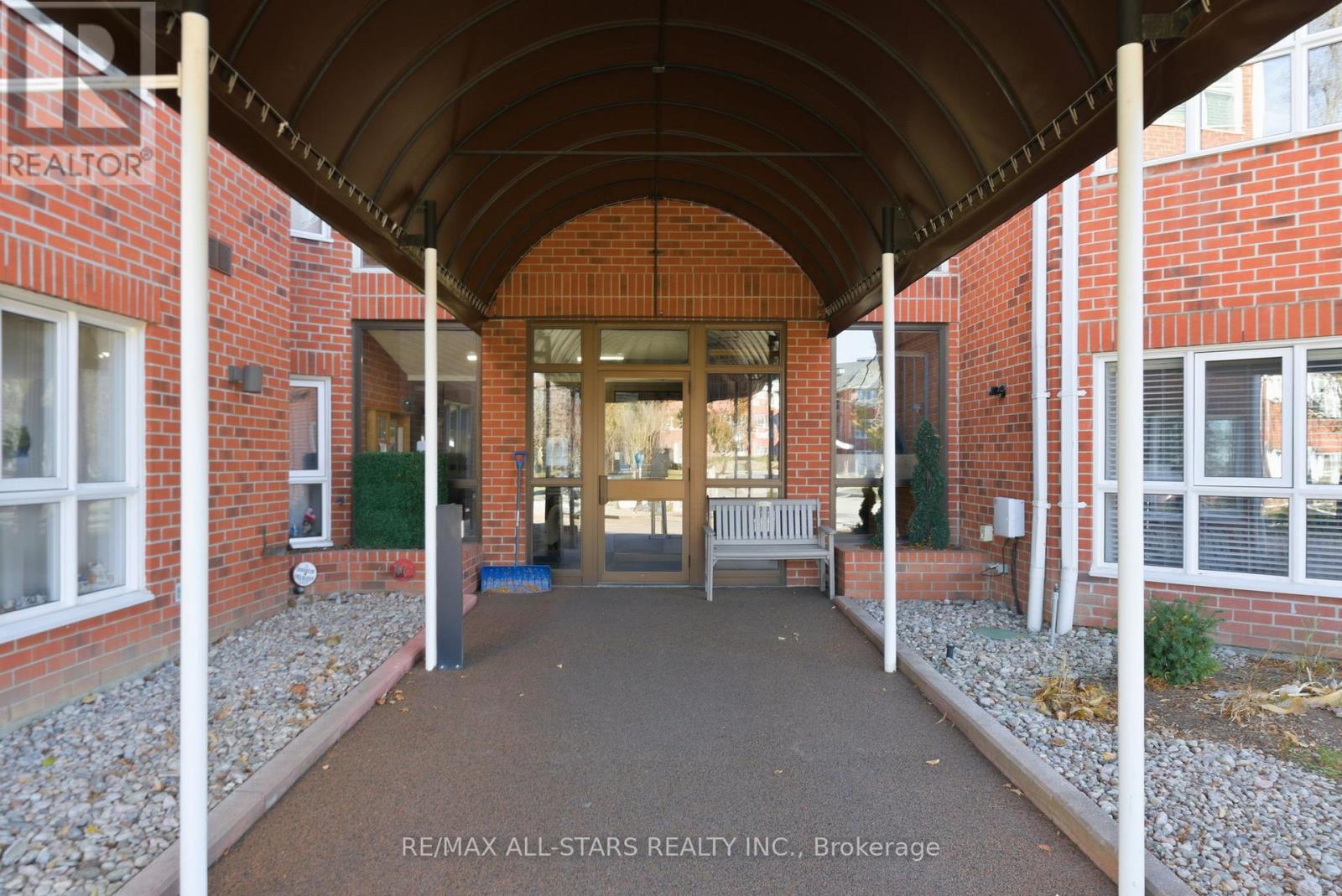 312 - 4 Heritage Way, Kawartha Lakes (Lindsay), Ontario  K9V 5Z2 - Photo 5 - X12993098