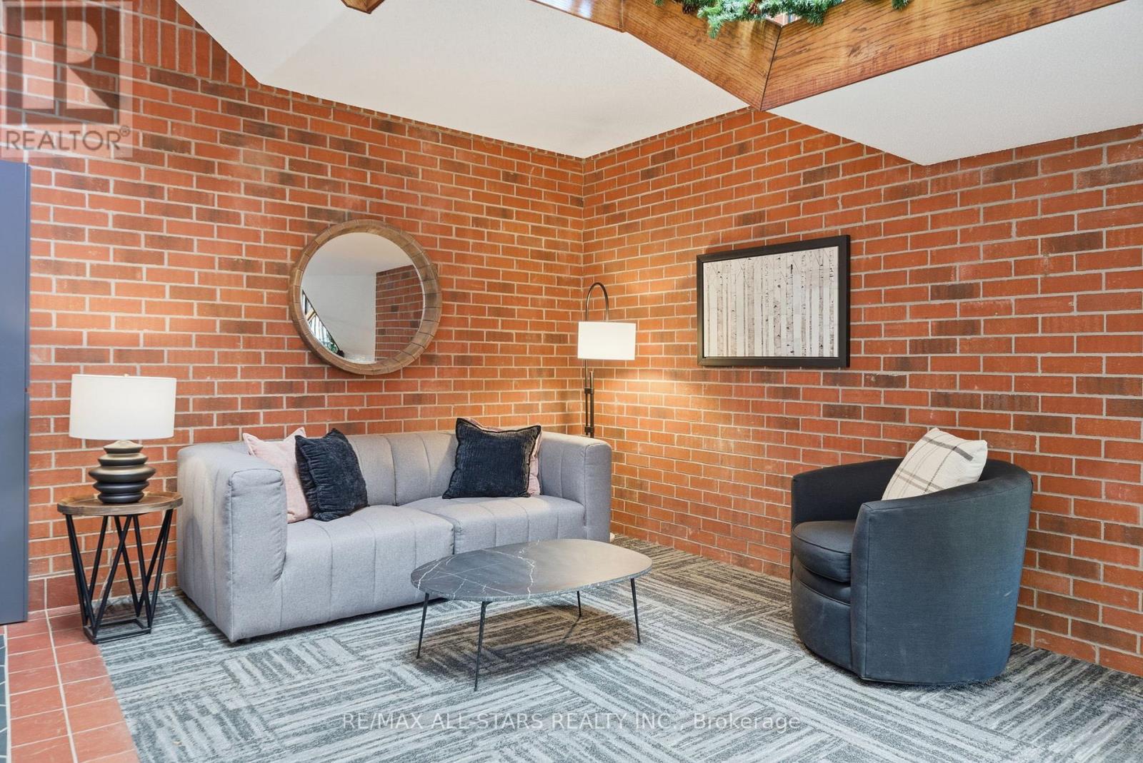 312 - 4 Heritage Way, Kawartha Lakes (Lindsay), Ontario  K9V 5Z2 - Photo 6 - X12993098