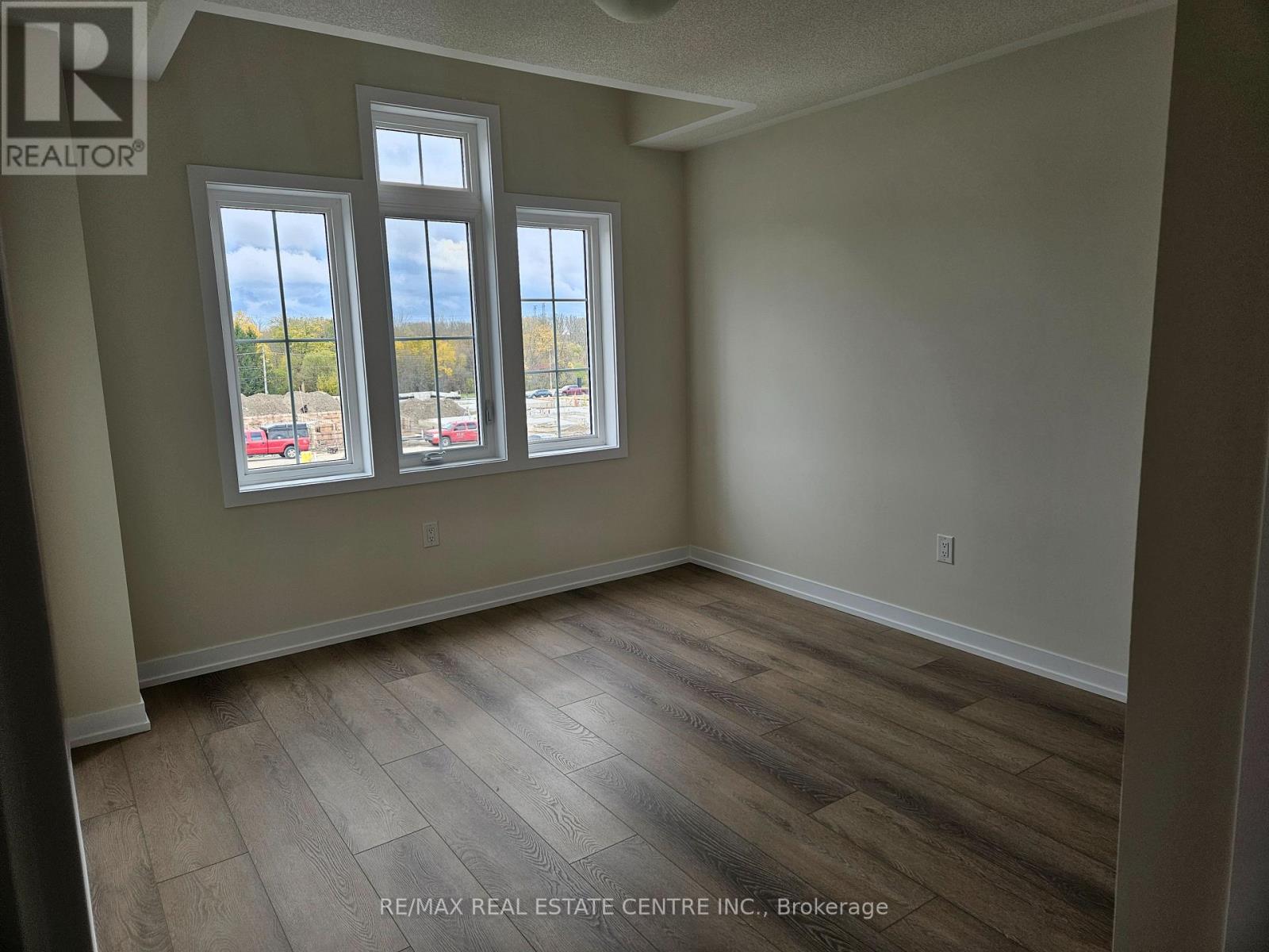 Upper - 22 Ziibi Way, Clarington (Newcastle), Ontario  L1B 0W5 - Photo 11 - E12993572