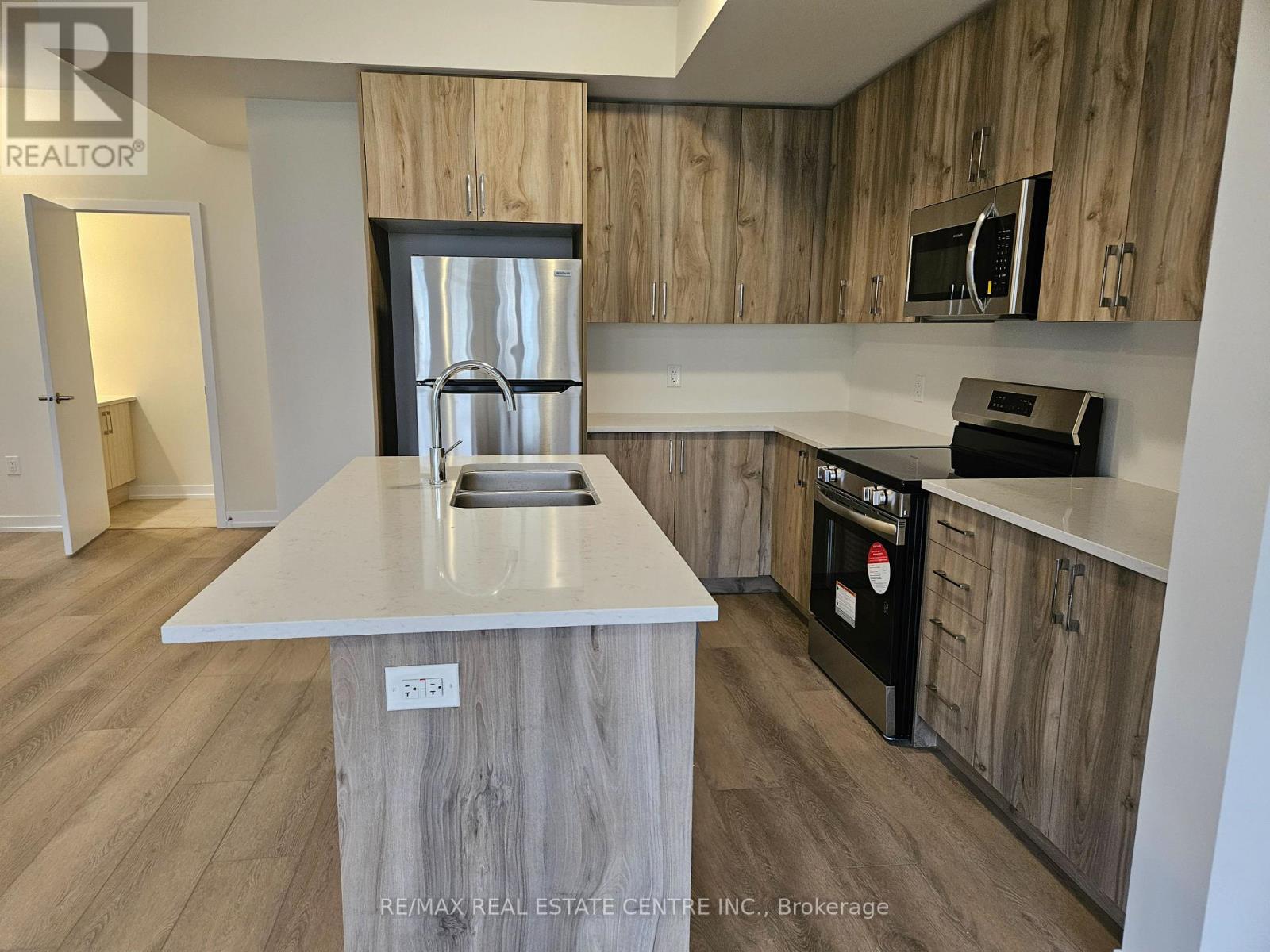 Upper - 22 Ziibi Way, Clarington (Newcastle), Ontario  L1B 0W5 - Photo 4 - E12993572