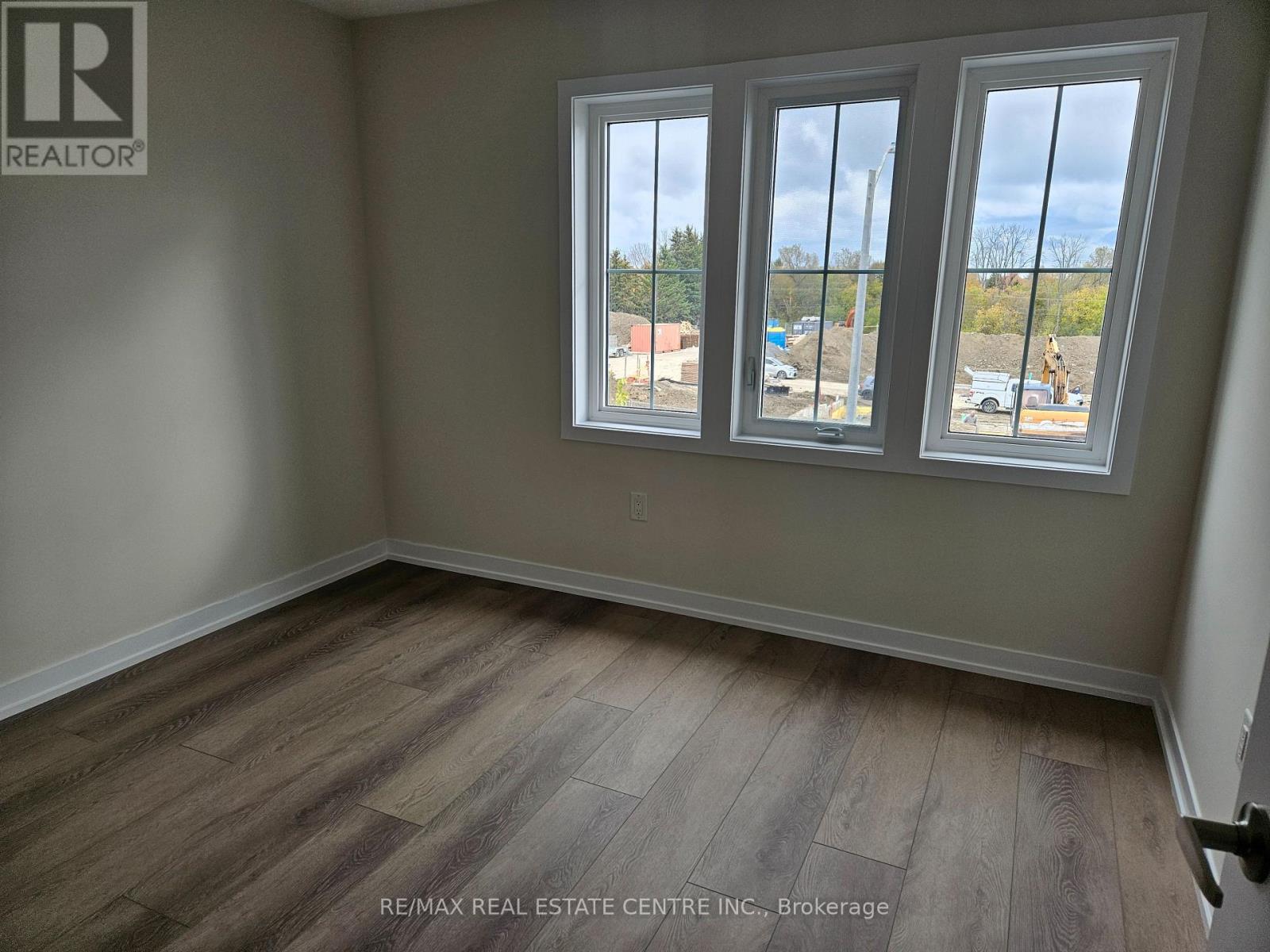 Upper - 22 Ziibi Way, Clarington (Newcastle), Ontario  L1B 0W5 - Photo 6 - E12993572