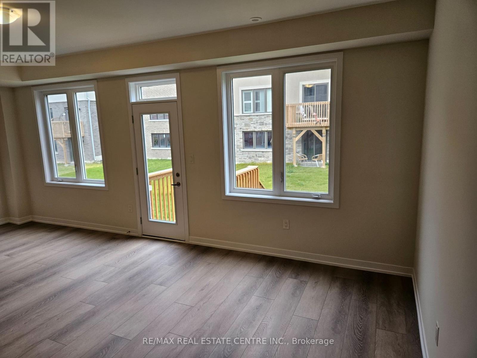 Upper - 22 Ziibi Way, Clarington (Newcastle), Ontario  L1B 0W5 - Photo 7 - E12993572