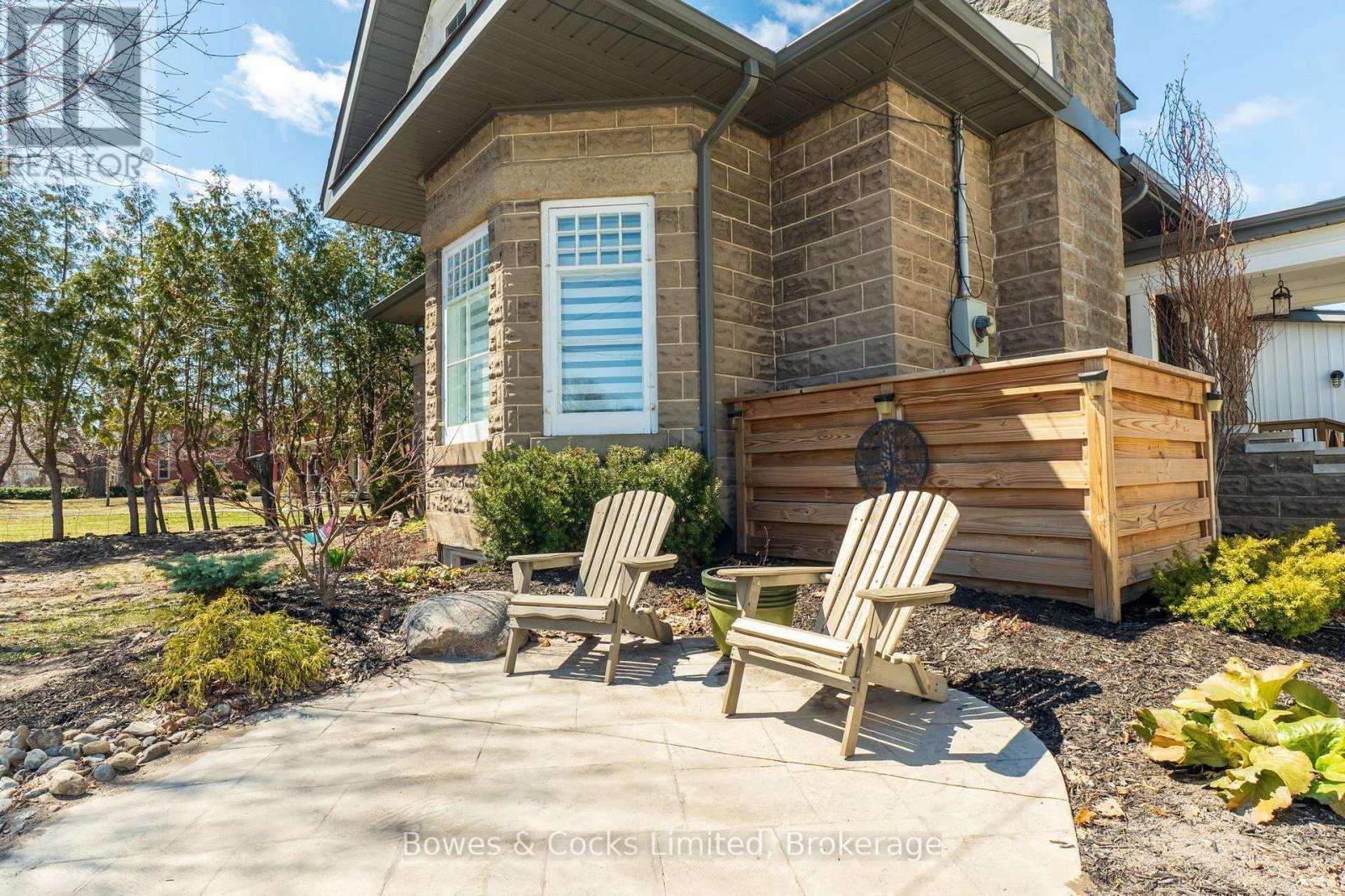 82 Queen Street, Selwyn, Ontario  K0L 2H0 - Photo 3 - X12994740