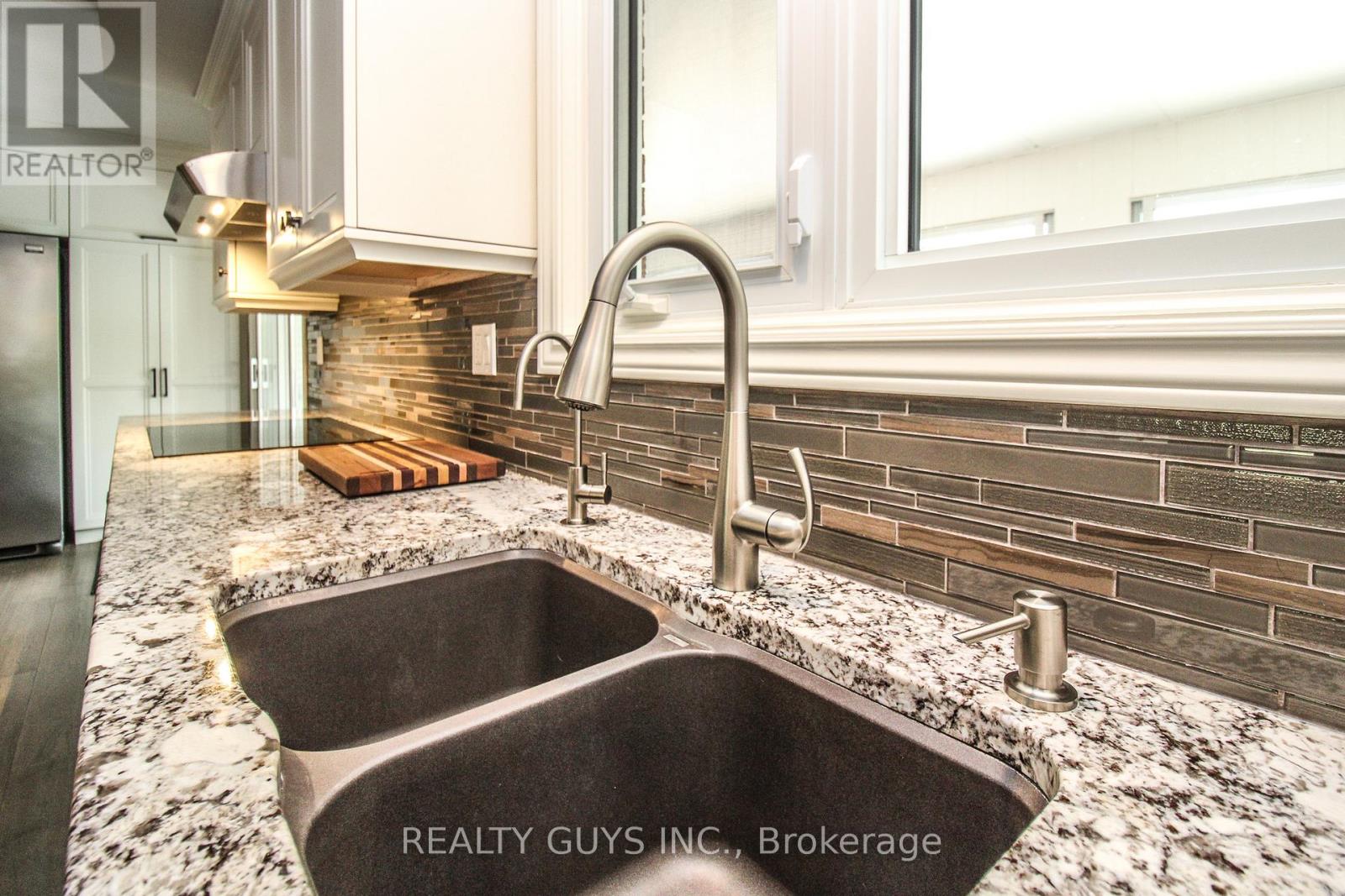 2515 Farmcrest Avenue, Peterborough (Ashburnham Ward 4), Ontario  K9L 1R8 - Photo 20 - X12996306