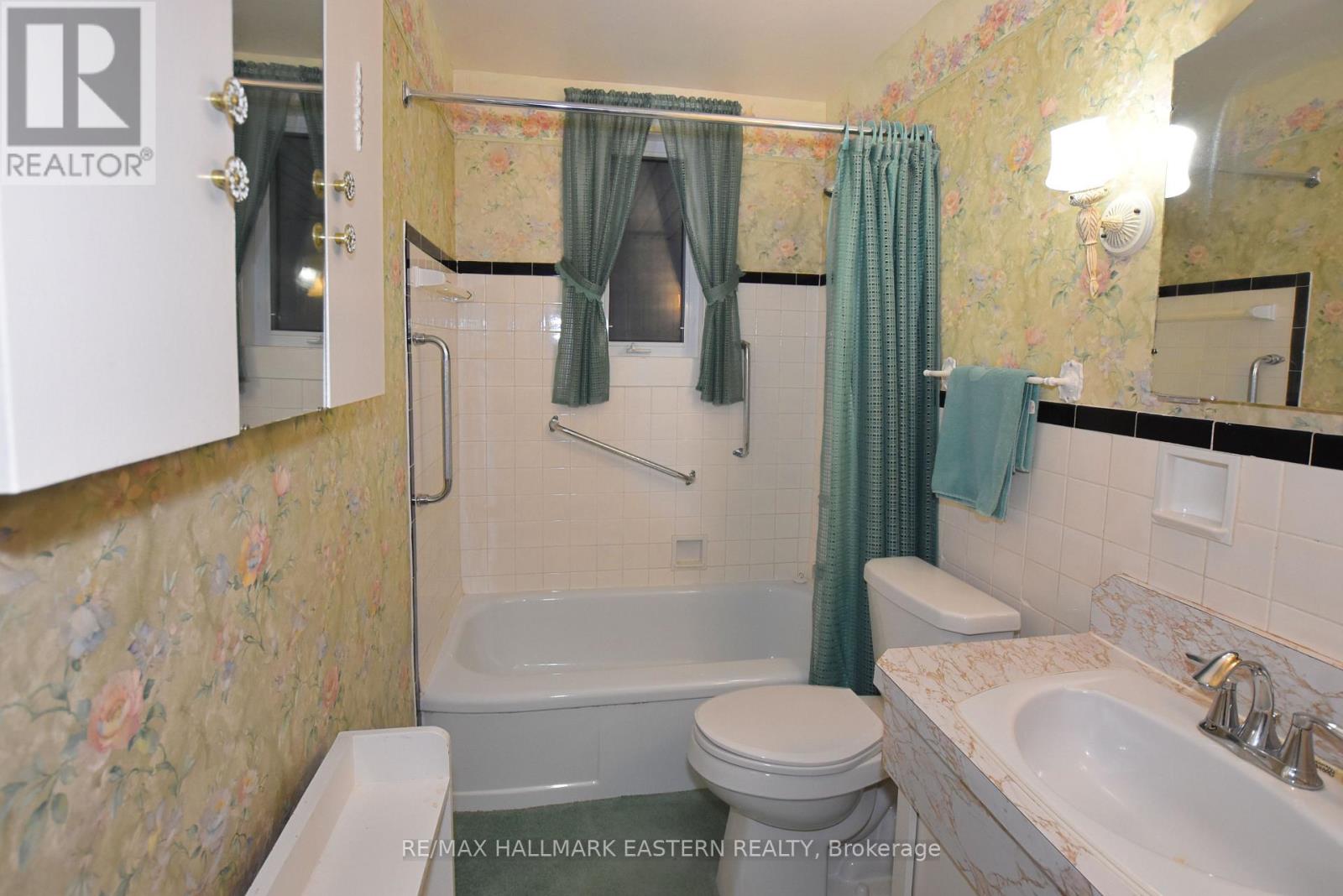 630 Cameron Street, Peterborough (Otonabee Ward 1), Ontario  K9J 3Z8 - Photo 6 - X12996914