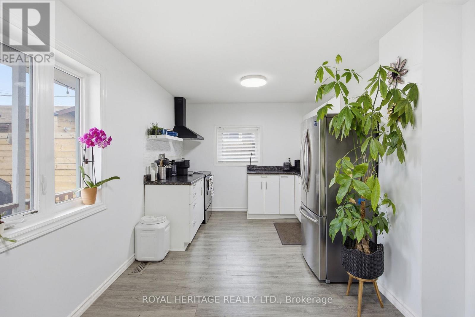 395 Edison Avenue, Peterborough (Otonabee Ward 1), Ontario  K9J 4G4 - Photo 13 - X12997248