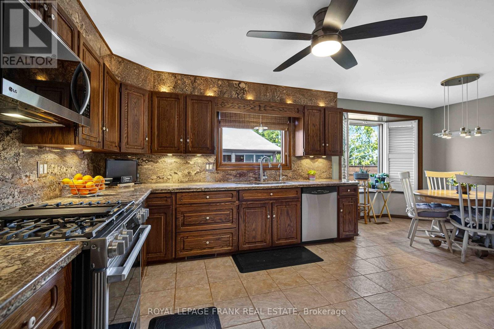 832 Parkhill Road W, Peterborough (Monaghan Ward 2), Ontario  K9J 6P1 - Photo 11 - X12997276