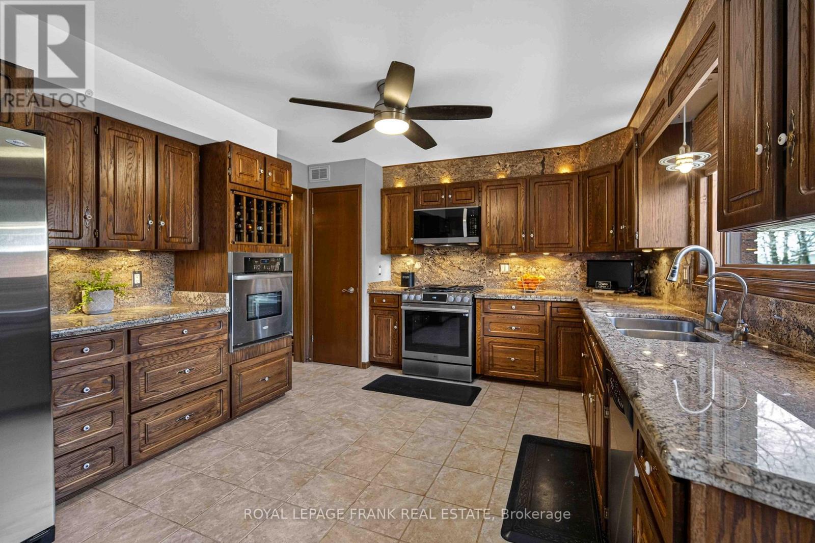 832 Parkhill Road W, Peterborough (Monaghan Ward 2), Ontario  K9J 6P1 - Photo 12 - X12997276