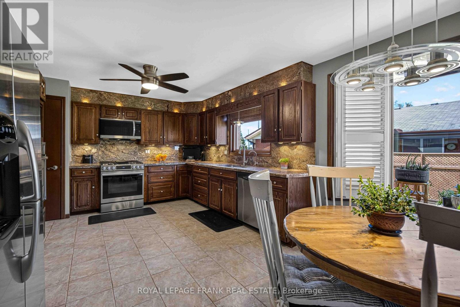 832 Parkhill Road W, Peterborough (Monaghan Ward 2), Ontario  K9J 6P1 - Photo 13 - X12997276