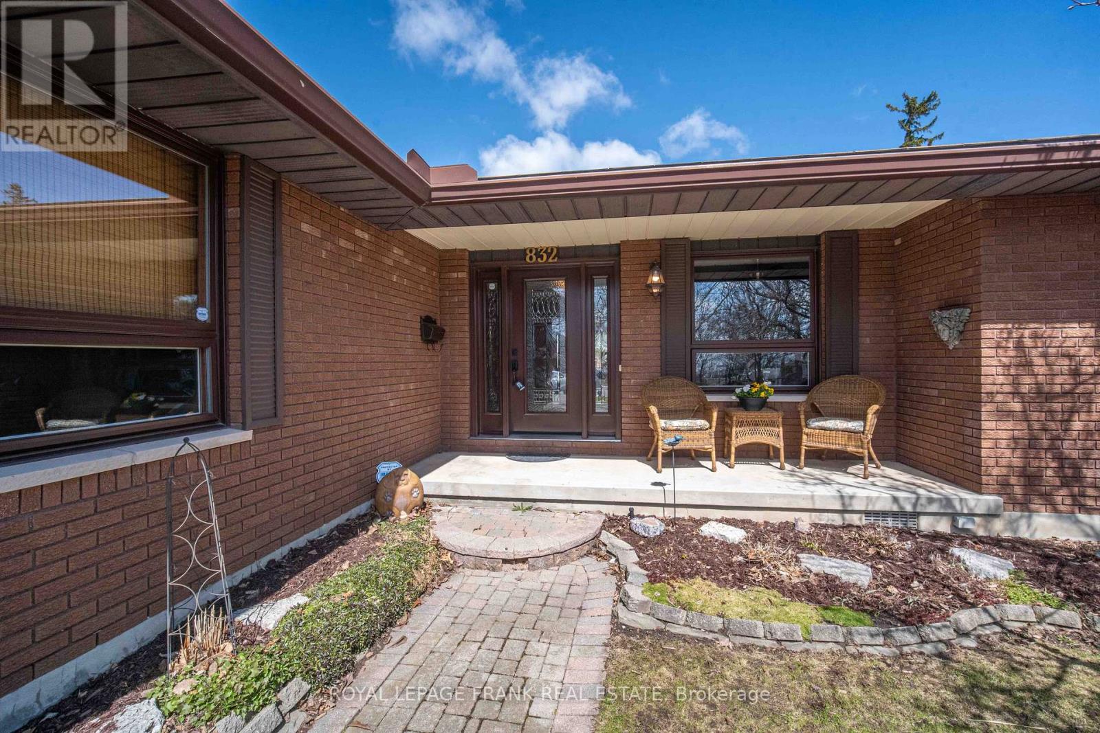 832 Parkhill Road W, Peterborough (Monaghan Ward 2), Ontario  K9J 6P1 - Photo 2 - X12997276