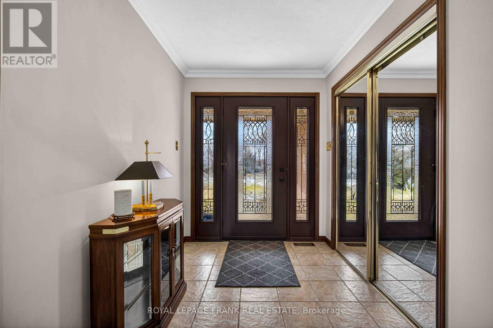 832 Parkhill Road W, Peterborough (Monaghan Ward 2), Ontario  K9J 6P1 - Photo 3 - X12997276