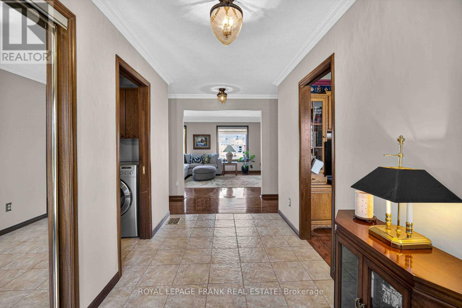 832 Parkhill Road W, Peterborough (Monaghan Ward 2), Ontario  K9J 6P1 - Photo 5 - X12997276