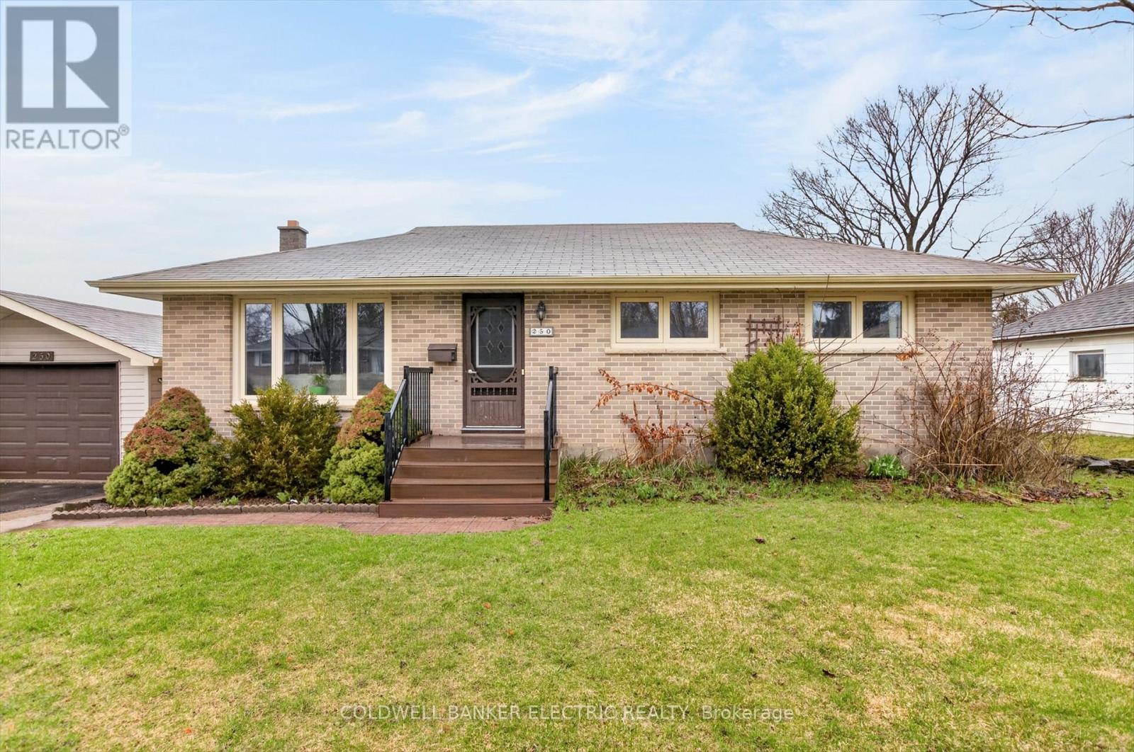 250 Collison Crescent, Peterborough (Ashburnham Ward 4), Ontario  K9J 1A8 - Photo 2 - X13001214