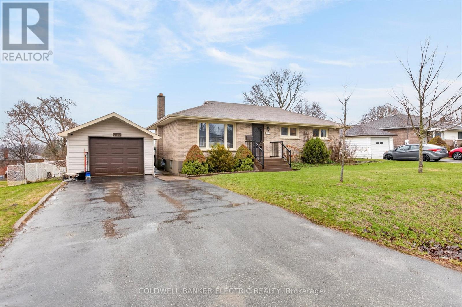 250 Collison Crescent, Peterborough (Ashburnham Ward 4), Ontario  K9J 1A8 - Photo 5 - X13001214
