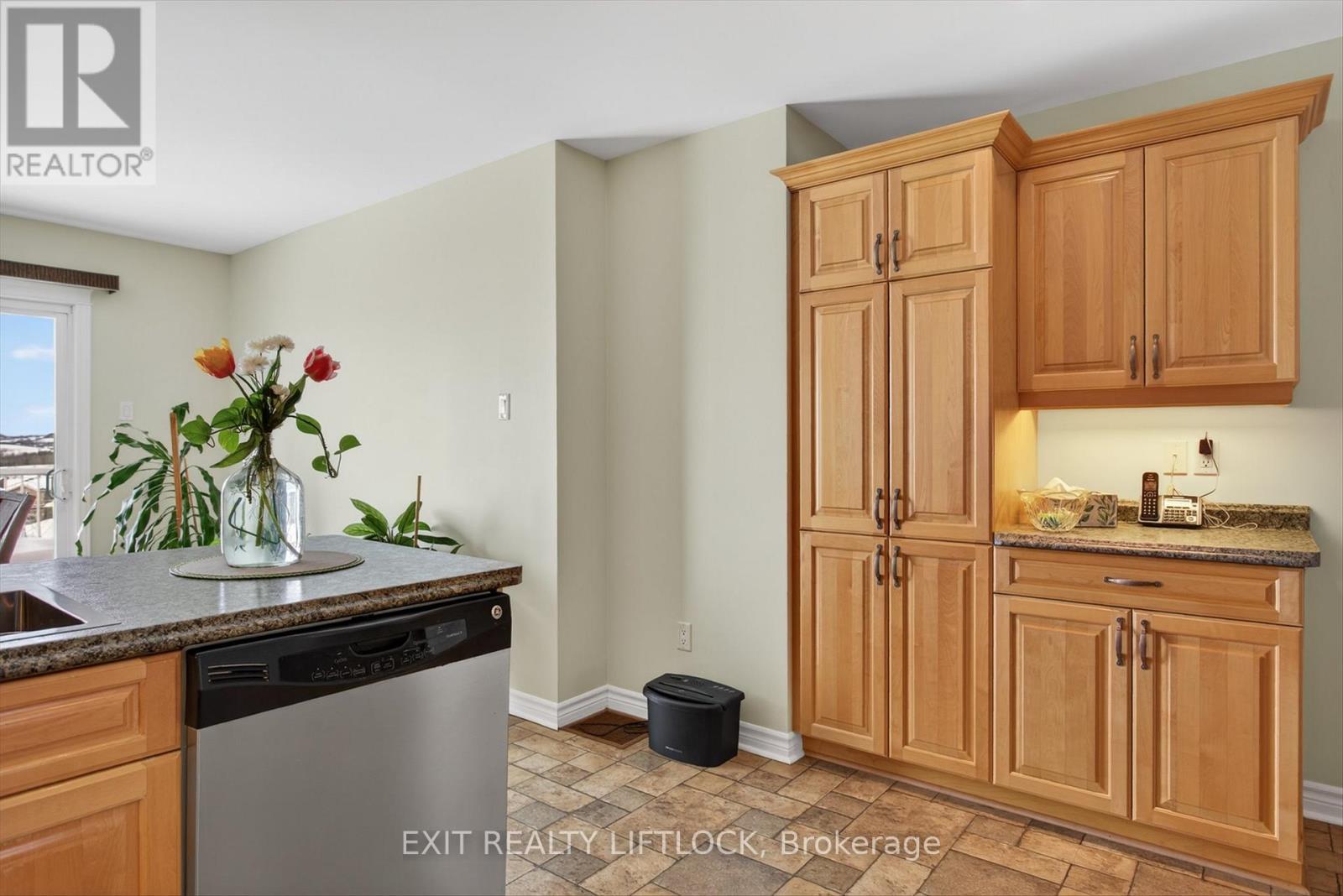 1724 Glenforest Boulevard, Peterborough (Monaghan Ward 2), Ontario  K9K 2P5 - Photo 9 - X13001724